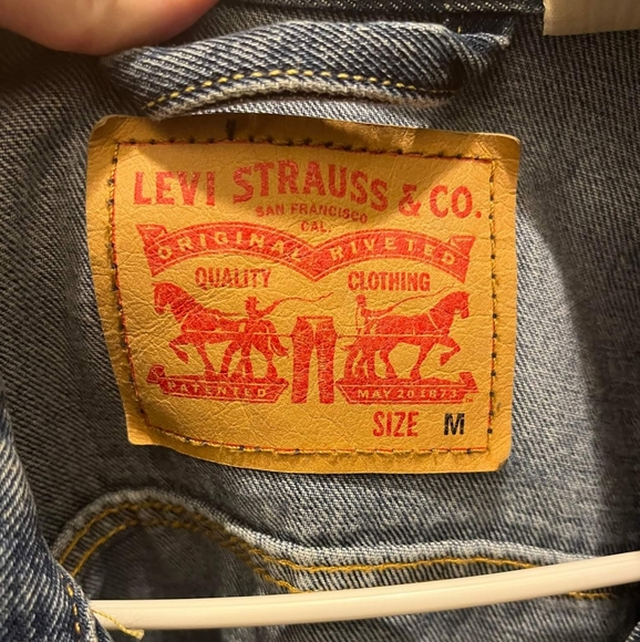 Men's Levi's Denim Trucker Jacket - Picture 2 of 2